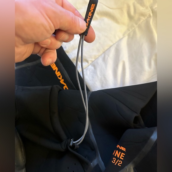 DAKINE CYCLONE ZIP FREE FULL WETSUIT
3/2MM-M & CYCLONE SPLIT TOE BOOT 3/2MM-11 - Picture 7 of 14